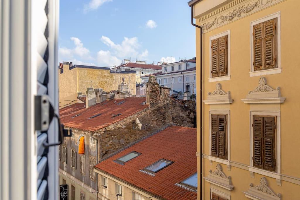 Stylish Apartment - Casa Leone - Center トリエステ エクステリア 写真
